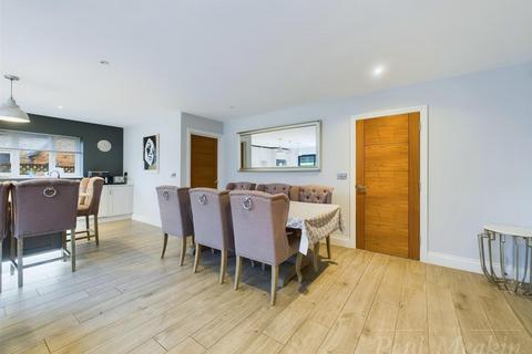 5 bedroom detached house for sale, Glebe Hyrst, Sanderstead