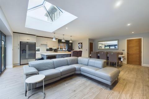 1 Glebe Hyrst, South Croydon, CR2 9JG