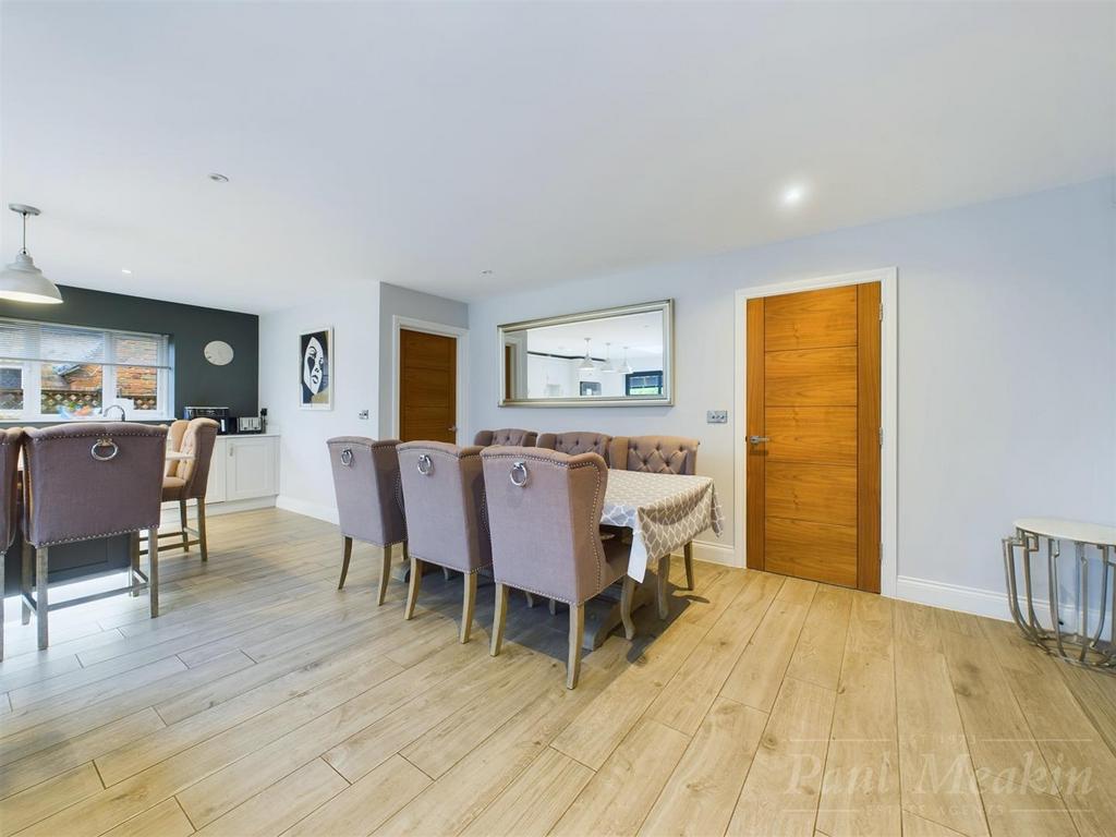 Open Plan Kitchen/ Dining Area