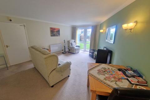 1 bedroom flat for sale, Blackberry Lane, Halesowen B63