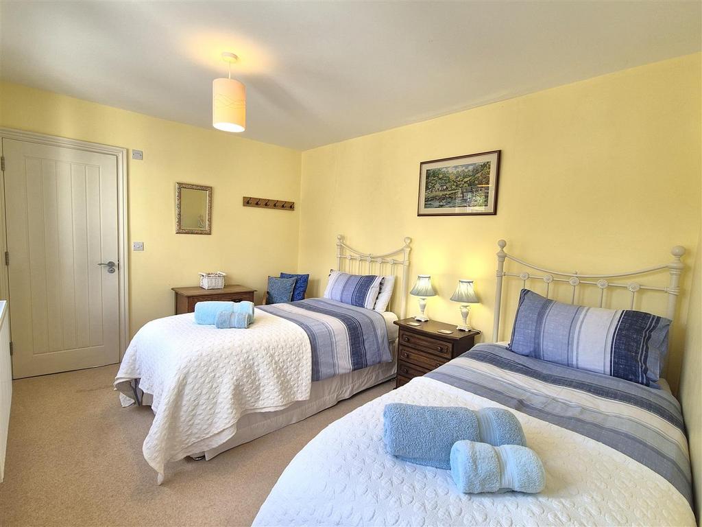 Twin room.jpg