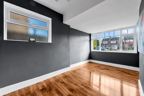 16 Phoenix Drive, Keston, BR2 8HS
