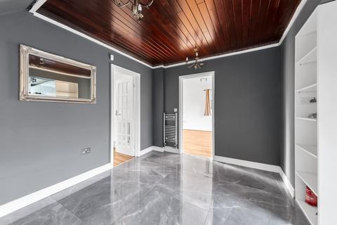 16 Phoenix Drive, Keston, BR2 8HS