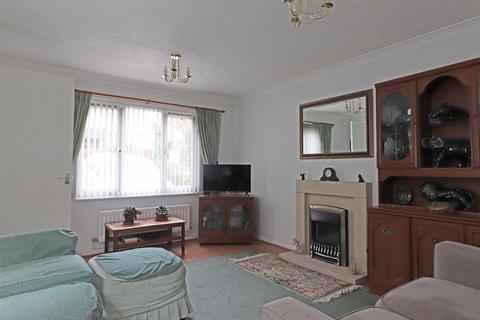 3 bedroom end of terrace house for sale, Abbots Rise, Redhill