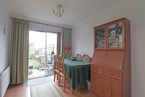 3 bedroom end of terrace house for sale, Abbots Rise, Redhill