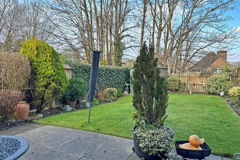 17 Abbots Rise, Redhill, RH1 1LL