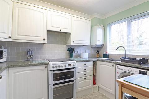 17 Abbots Rise, Redhill, RH1 1LL