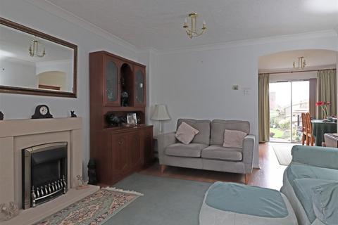 17 Abbots Rise, Redhill, RH1 1LL