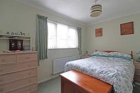 17 Abbots Rise, Redhill, RH1 1LL