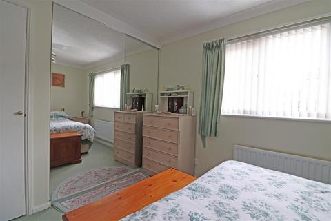 17 Abbots Rise, Redhill, RH1 1LL
