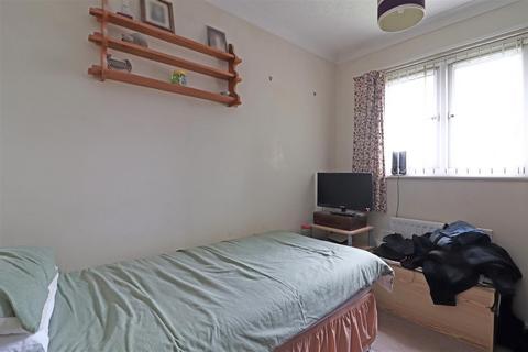 17 Abbots Rise, Redhill, RH1 1LL