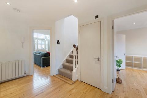 3 bedroom flat for sale, Adamson Road, Belsize Park, London