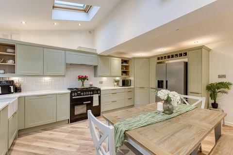 18 Charters Avenue, Codsall, Wolverhampton, WV8 2JH