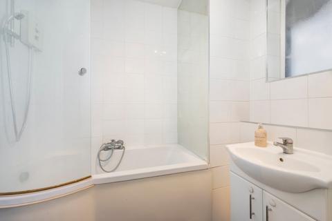 2 bedroom flat for sale, Bevin Court, Cruikshank Street, Islington, London