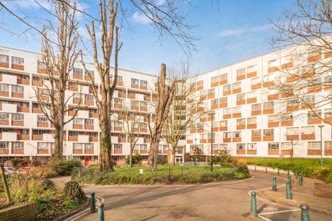 2 bedroom flat for sale, Bevin Court, Cruikshank Street, Islington, London