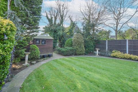 3 bedroom detached house for sale, Wendover Gardens, Brentwood