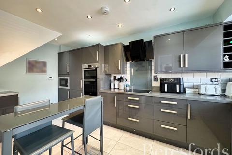 1 Courage Close, Hornchurch, RM11 2BJ