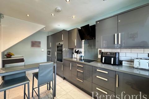 1 Courage Close, Hornchurch, RM11 2BJ