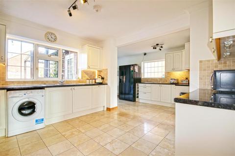 4 bedroom detached house for sale, Roselands Avenue, Hoddesdon