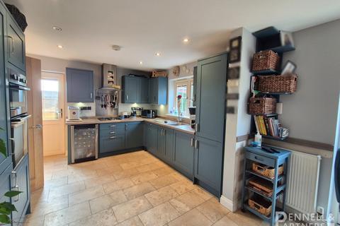 3 bedroom detached house for sale, Chapel Lane, Peterborough PE7
