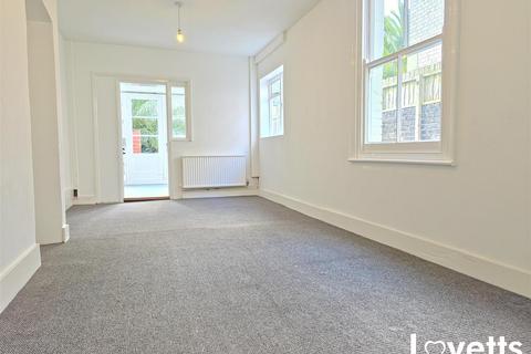2 bedroom apartment for sale, Hatfeild Road, Margate