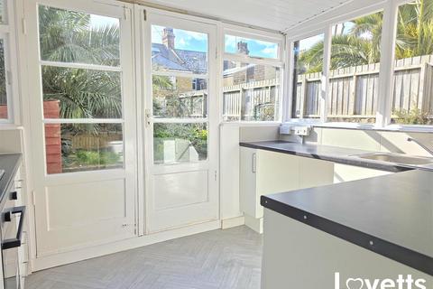 2 bedroom apartment for sale, Hatfeild Road, Margate