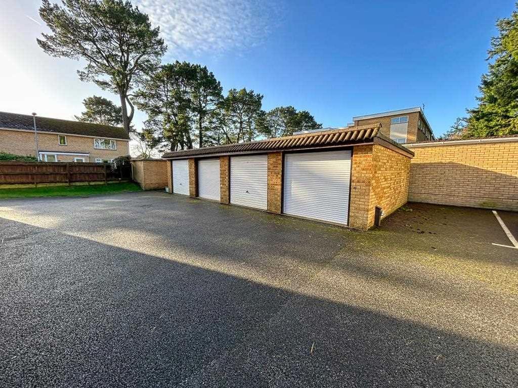 Garage &amp;