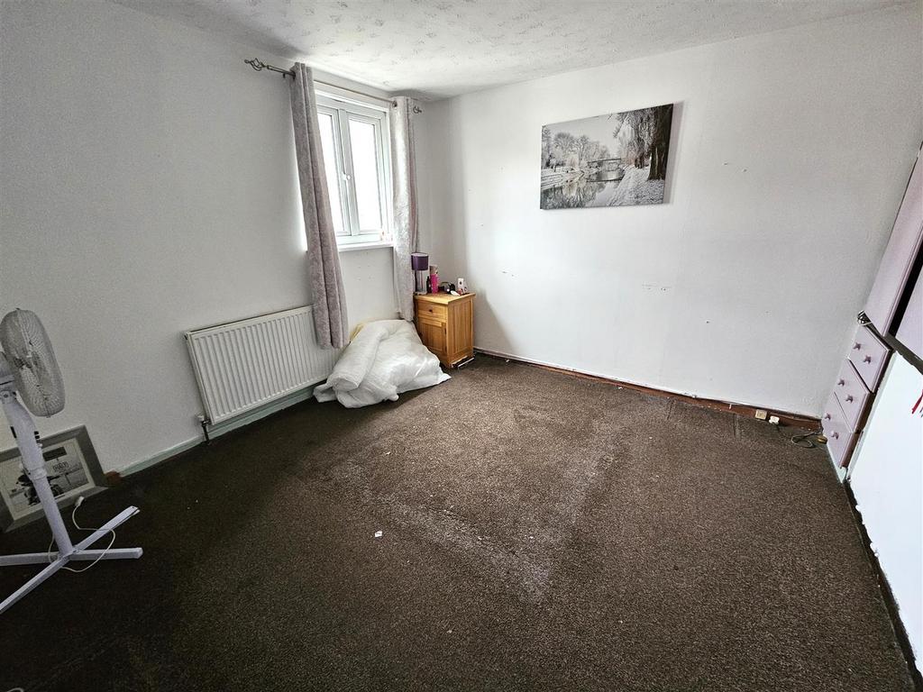 Bedroom 1.jpg