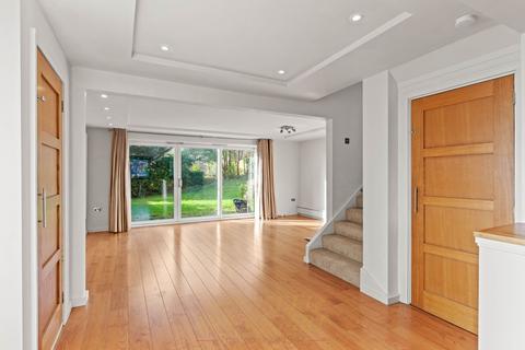 14 Estcots Drive, East Grinstead, RH19 3DA