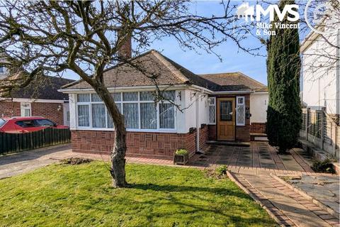 2 bedroom bungalow for sale, Coan Avenue, Clacton-on-Sea