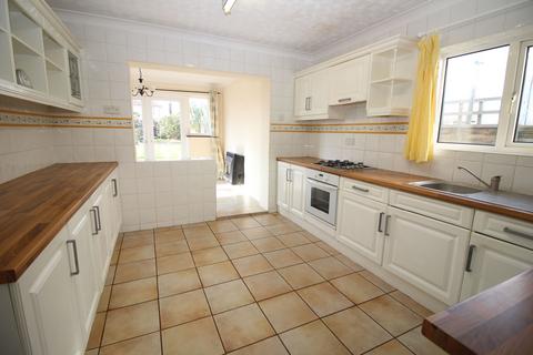 2 bedroom bungalow for sale, Coan Avenue, Clacton-on-Sea