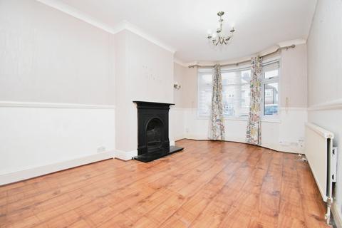 3 bedroom terraced house to rent, Montrose Avenue Welling DA16