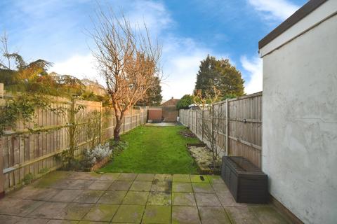 3 bedroom terraced house to rent, Montrose Avenue Welling DA16