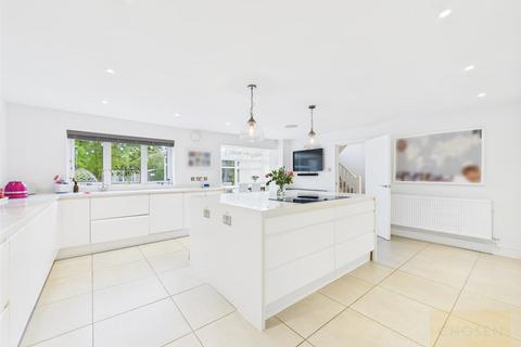102 Brookfield Road, Churchdown, Gloucester, GL3 2PD