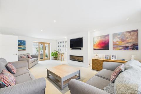 102 Brookfield Road, Churchdown, Gloucester, GL3 2PD