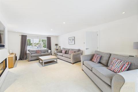 102 Brookfield Road, Churchdown, Gloucester, GL3 2PD