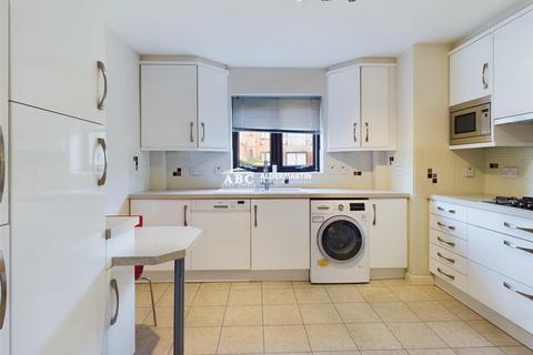 2 bedroom ground floor flat for sale, Goodwood Close, Stanmore