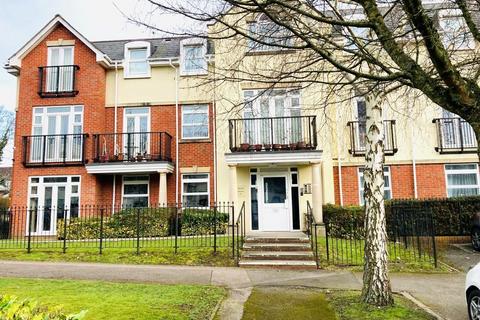 2 bedroom flat for sale, Mayfair Court, Stonegrove, Edgware HA8