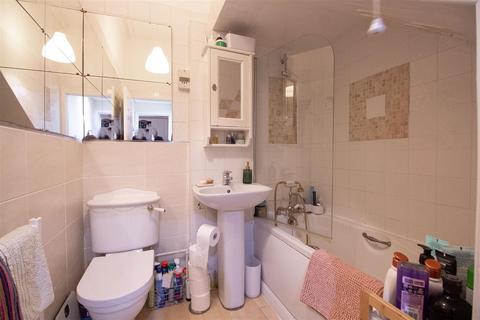 1 bedroom flat for sale, Hazelgrove Road, Haywards Heath