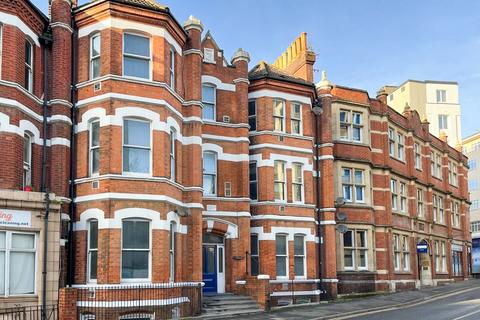 2 bedroom flat to rent, Fir Vale Road, Bournemouth,