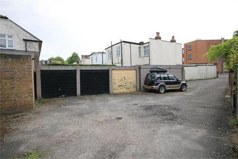 2 bedroom terraced house to rent, Pound Street, CARSHALTON