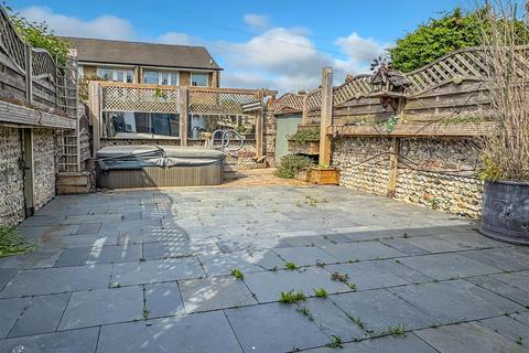 15 Connaught Road, Littlehampton, BN17 6ER