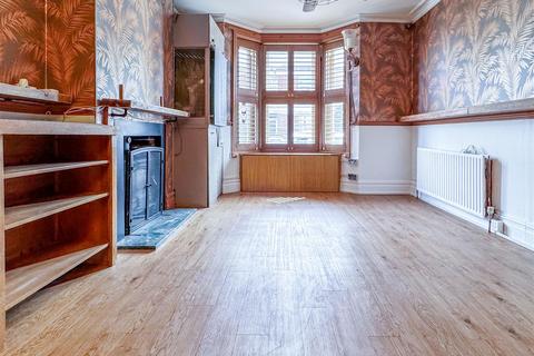 15 Connaught Road, Littlehampton, BN17 6ER