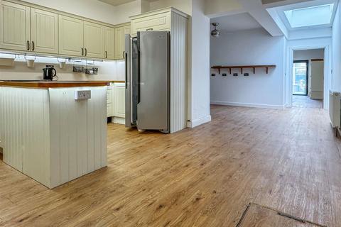 15 Connaught Road, Littlehampton, BN17 6ER