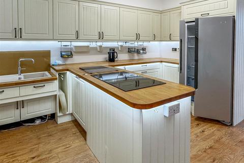 15 Connaught Road, Littlehampton, BN17 6ER