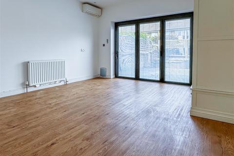 15 Connaught Road, Littlehampton, BN17 6ER
