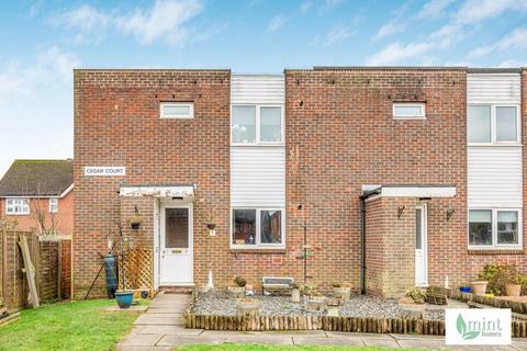 1 bedroom maisonette for sale, Tringham Close, Chertsey KT16