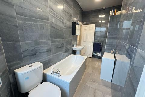 3 bedroom block of apartments to rent, Leeds LS6