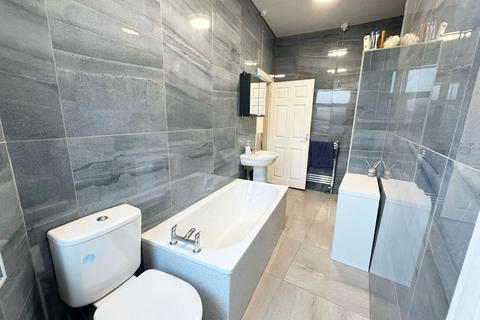 3 bedroom block of apartments to rent, Leeds LS6