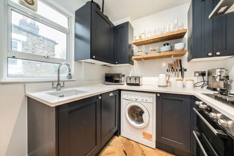 2 bedroom flat for sale, Montem Road, London SE23